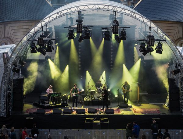 Groupe en concert lors du festival Echterlive