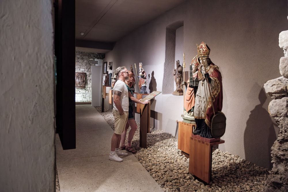 Visitors in the Echternach abbey museum