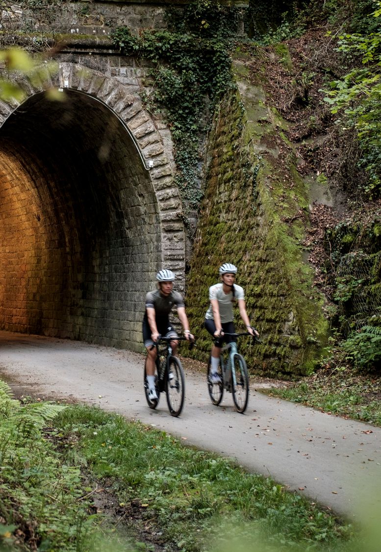 Two cyclists are leaving the ‘Becher Tunnel’