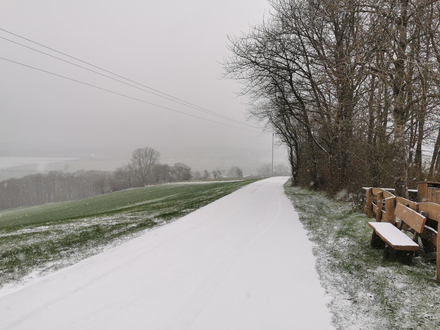 Hiking trail E6 in Eppeldorf during winter