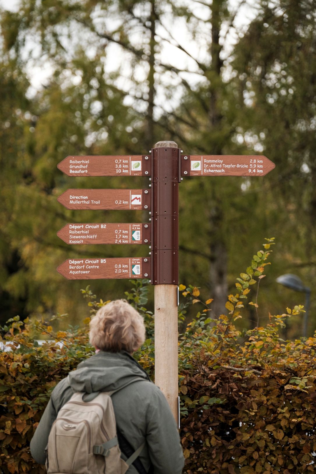 Wegweiser und Markierung in Berdorf